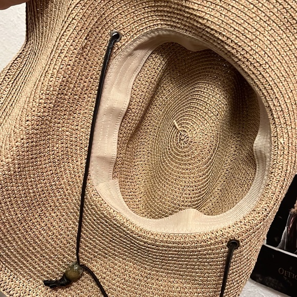 Simple straw hat - Picture 3 of 3